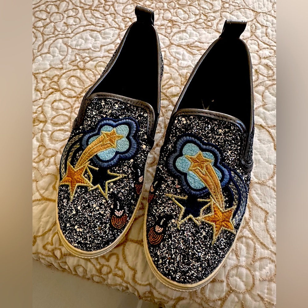 Women’s size 6 coach dreamer shoes. Worn once.